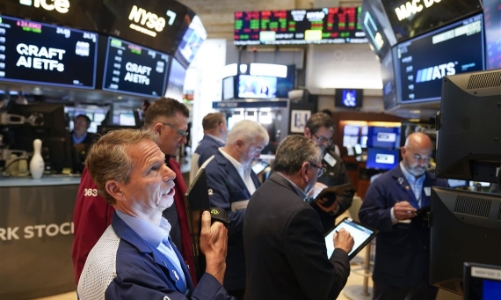 Dow Jones giảm 3 phiên liên tiếp, giá dầu duy trì đà tăng