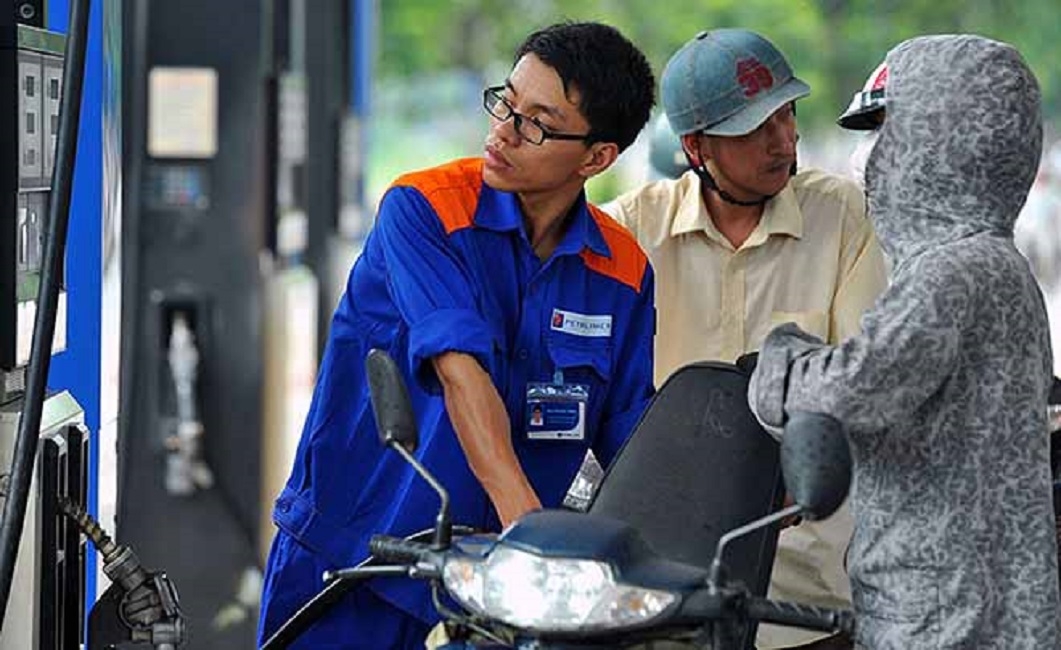 Giá xăng E5RON92 tăng 291 đồng/lít từ chiều ngày 4/4/2024.