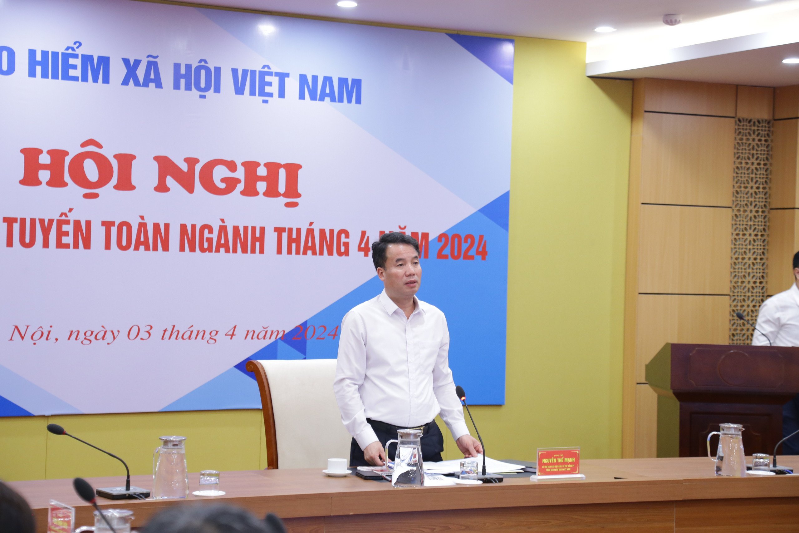 Tổng Giám đốc Bảo hiểm xã hội Việt Nam Nguyễn Thế Mạnh chủ trì Hội nghị giao ban trực tuyến toàn ngành, chiều 3/4. Ảnh: BHXH Việt Nam.