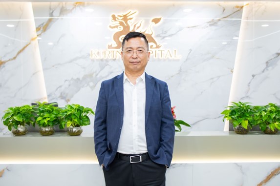 &Ocirc;ng Vương Vệ &Aacute;, Chủ tịch Hội đồng quản trị C&ocirc;ng ty chứng kho&aacute;n CSI, đồng s&aacute;ng lập ki&ecirc;m Gi&aacute;m đốc điều h&agrave;nh Kirin Capital.