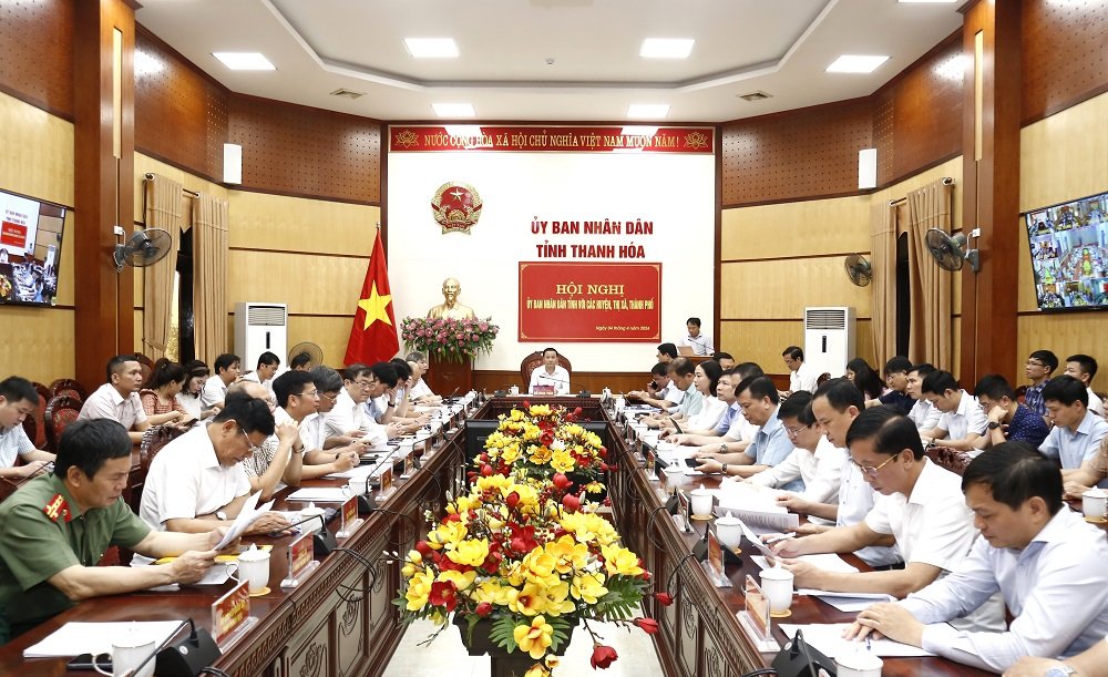  Ông Đỗ Minh Tuấn, Chủ tịch UBND tỉnh Thanh Hóa, chủ trì hội nghị tại điểm cầu UBND tỉnh