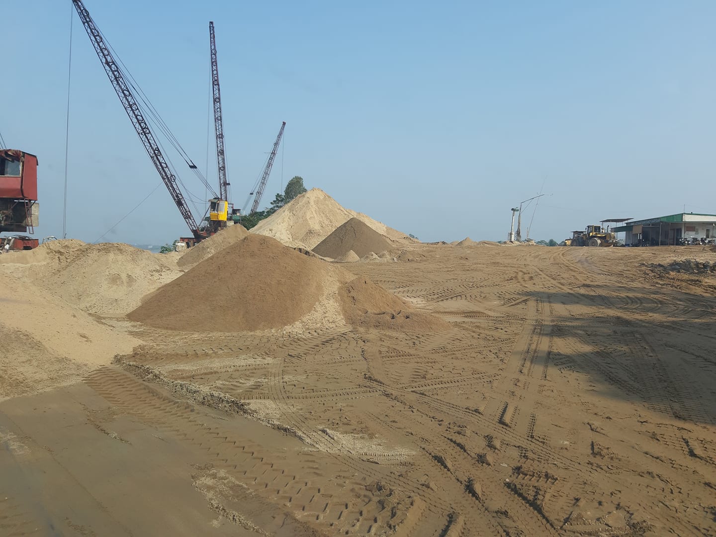 Các dự án cao tốc và nhiều dự án trọng điểm khác ở ĐBSCL đang đồng loạt với tổng nhu cầu nguồn vật liệu cát đắp khoảng 50 triệu m3.