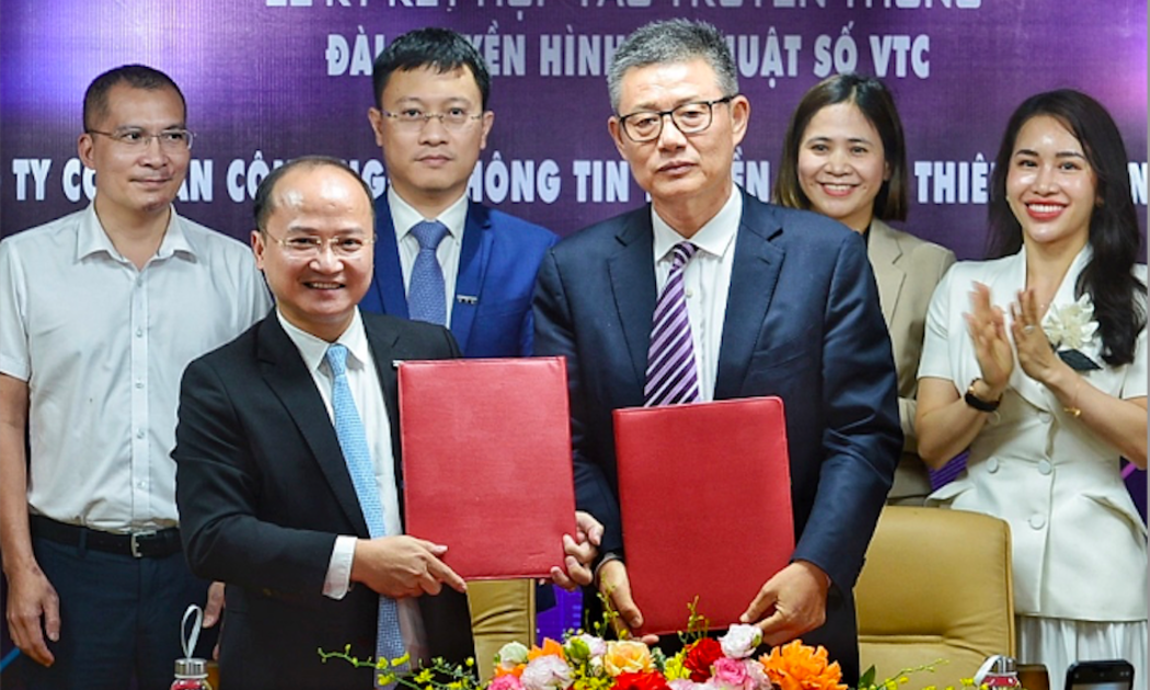Đại diện lãnh đạo hai bên tại lễ kí kết hợp tác truyền thông.