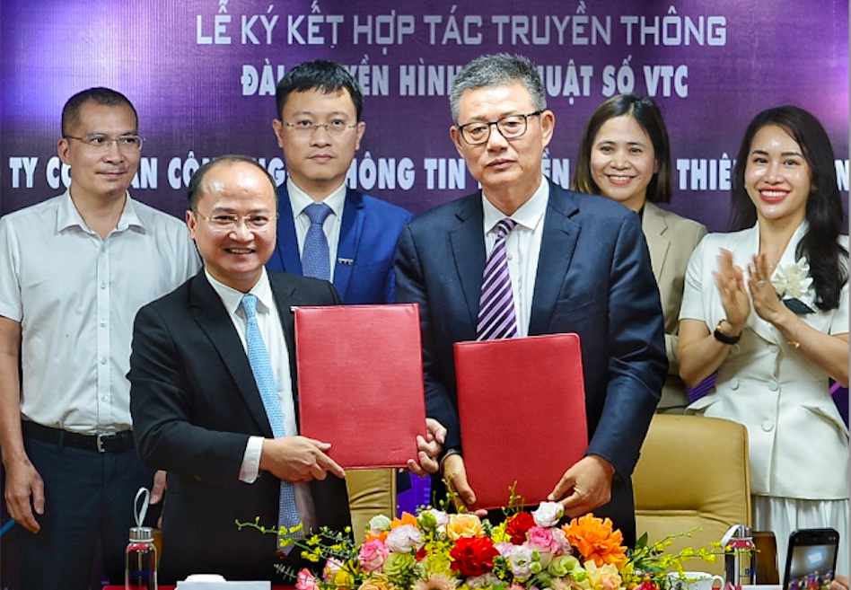 Đại diện lãnh đạo hai bên tại lễ kí kết hợp tác truyền thông.