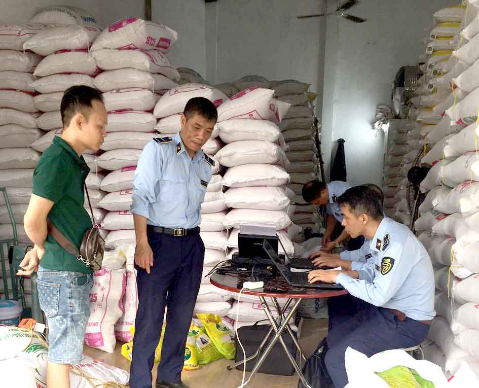 Đoàn kiểm tra Đội Quản lý thị trường số 1, Cục Quản lý thị trường thành phố Hà Nội, đang thiết lập hồ sơ vụ việc.