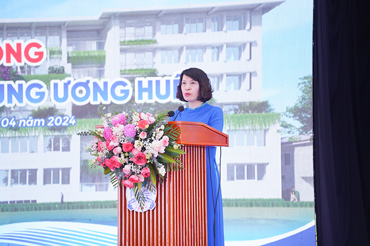 Thứ trưởng Bộ Y tế Nguyễn Thị Liên Hương phát biểu tại buổi lễ