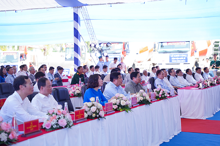 Các đại biểu tham dự tại lễ khởi công