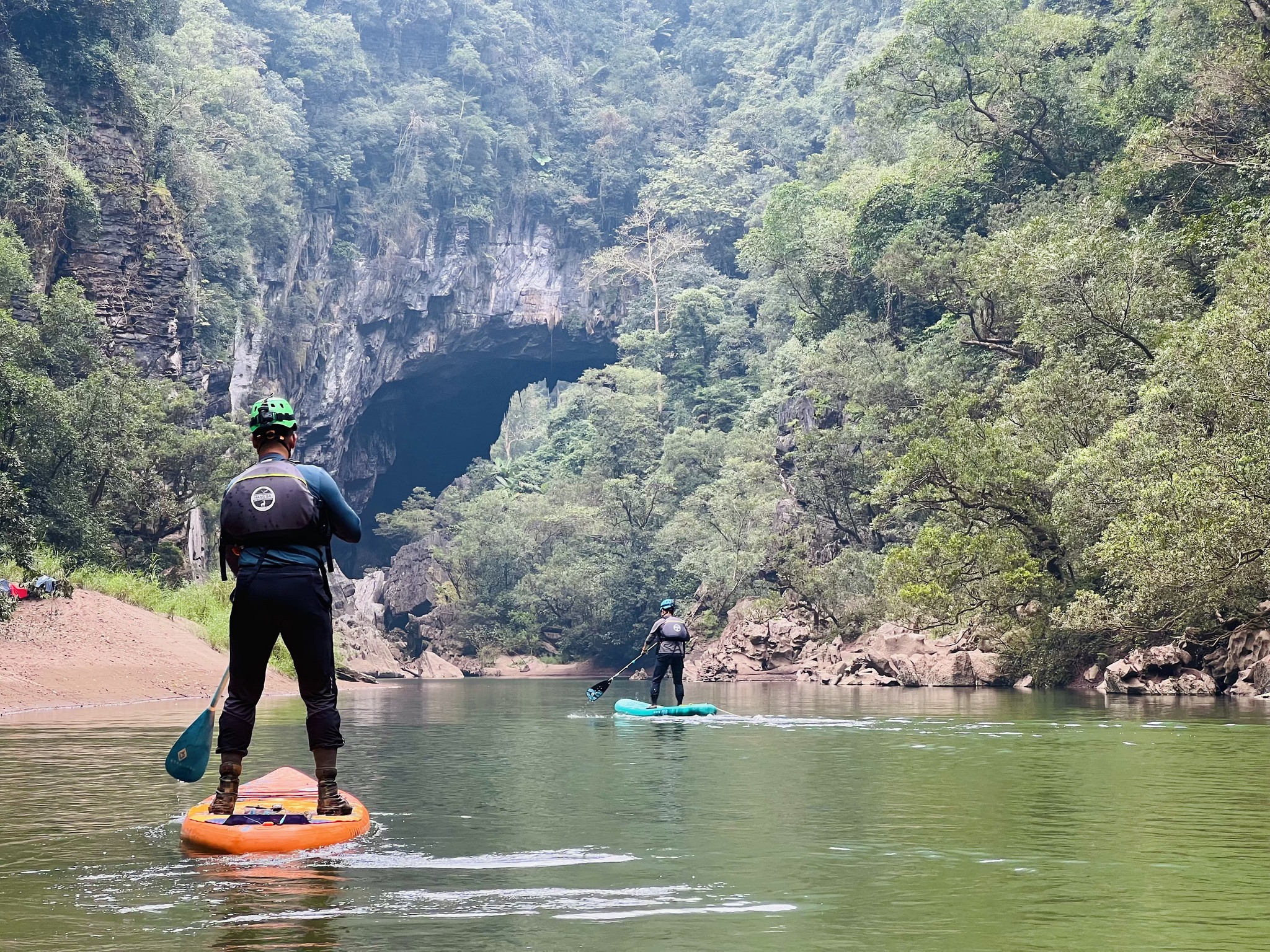 Tại Việt Nam những năm gần đây, du lịch mạo hiểm không chỉ dành cho khách nước ngoài mà đang dần có sức hút với khách nội địa.