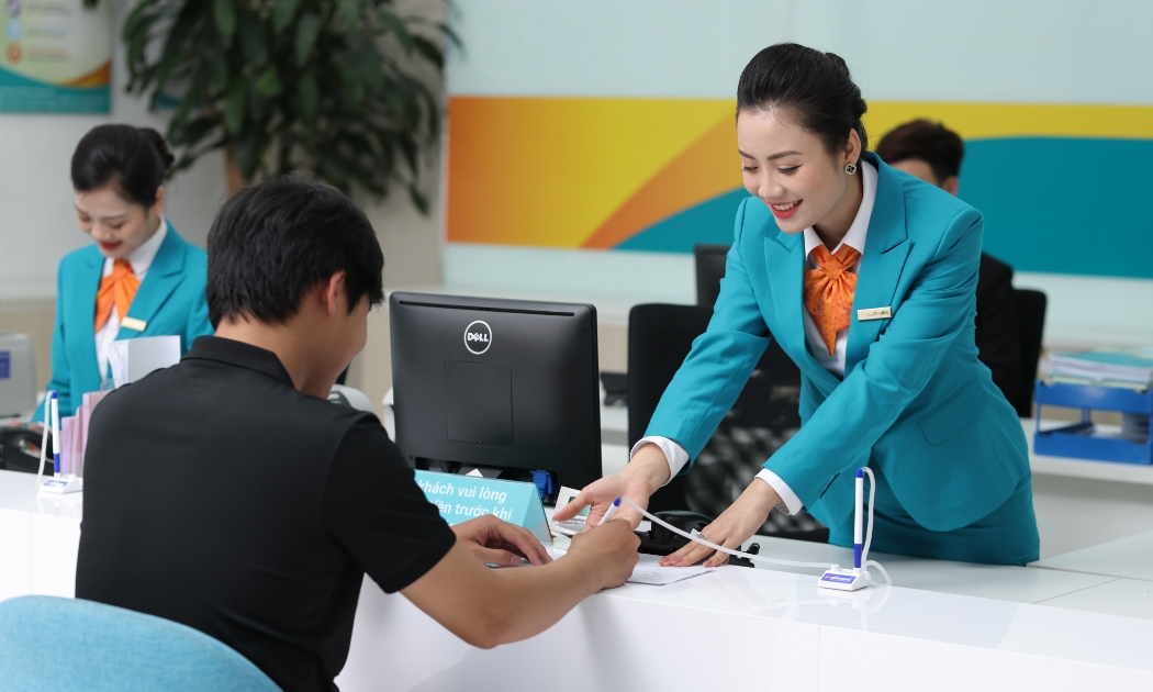 Ngân hàng nên tiếp tục hạ lãi suất cho vay nhằm khơi thông mạnh hơn nguồn vốn tín dụng ra thị trường - Ảnh minh họa