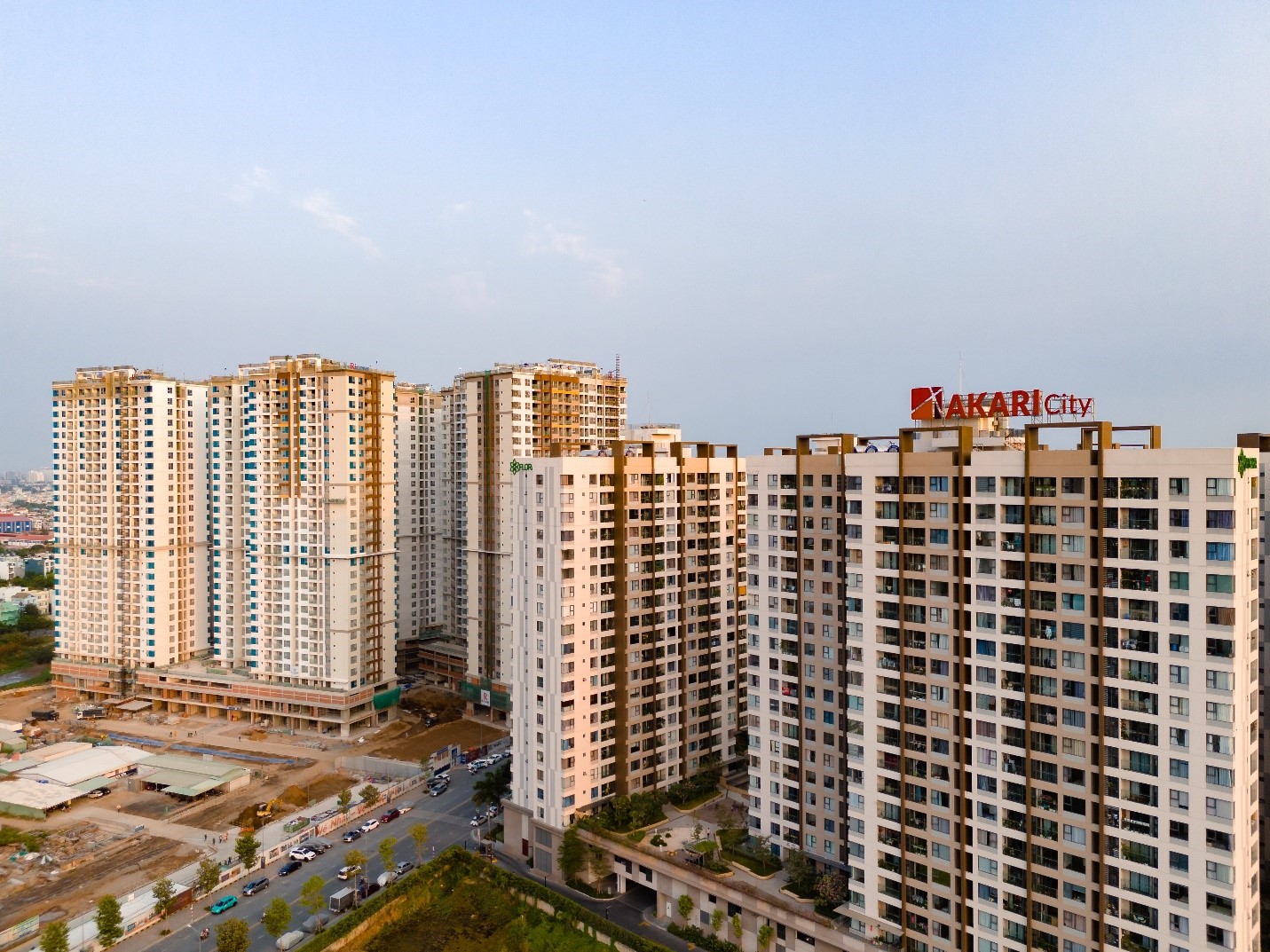 Akari City giai đoạn 1 đang là chốn an cư của gần 2.000 gia đình, giai đoạn 2 sẽ bàn giao vào cuối năm nay.