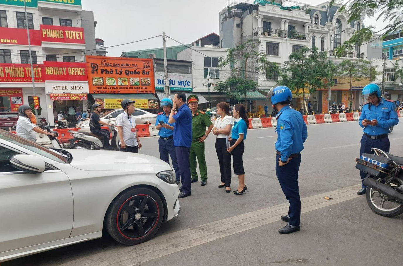 Hải Phòng đang quá tải ô tô 