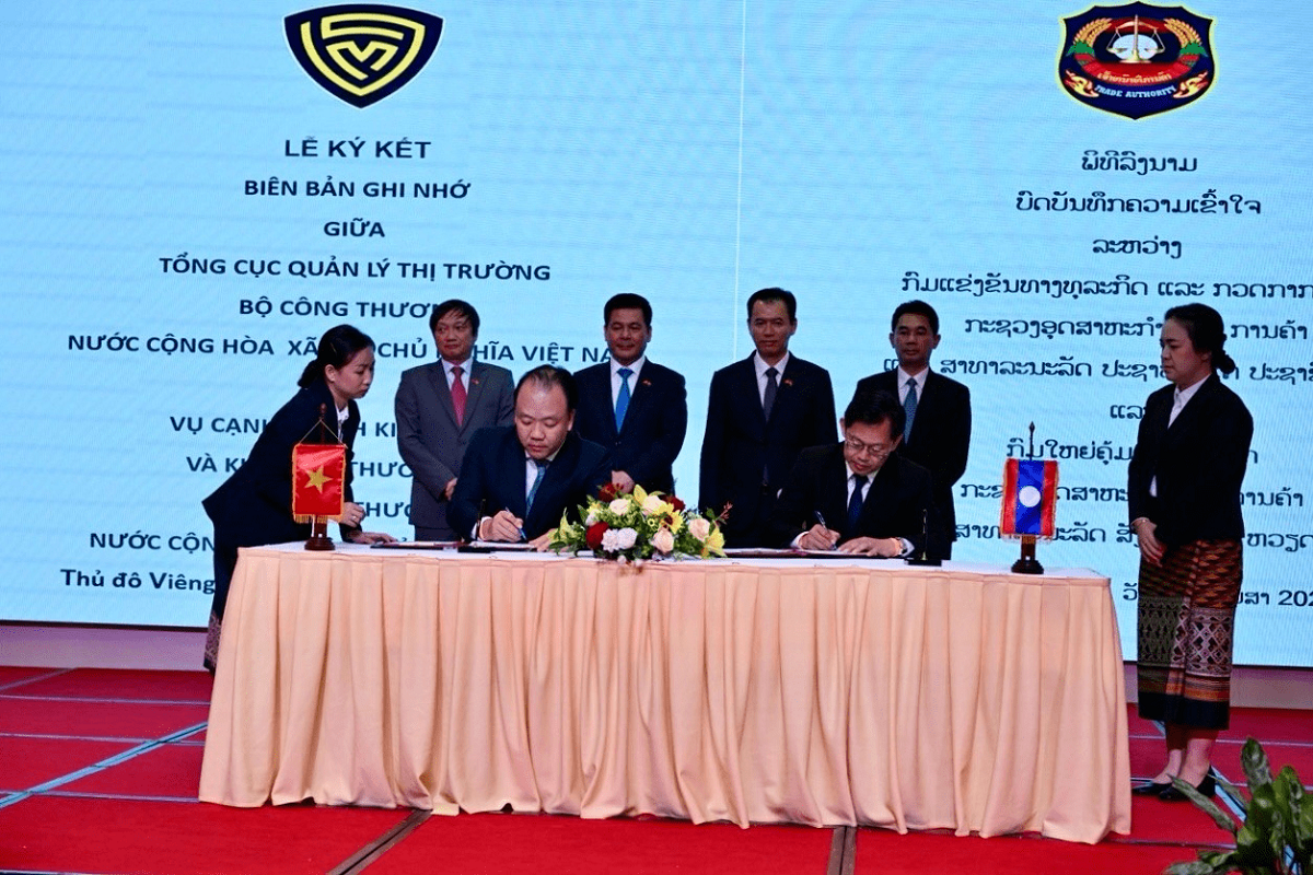 Tổng cục Quản lý thị trường (Bộ Công Thương Việt Nam) và Vụ Cạnh tranh và Kiểm tra thương mại (Bộ Công Thương Lào) Ký kết Biên bản ghi nhớ hợp tác.