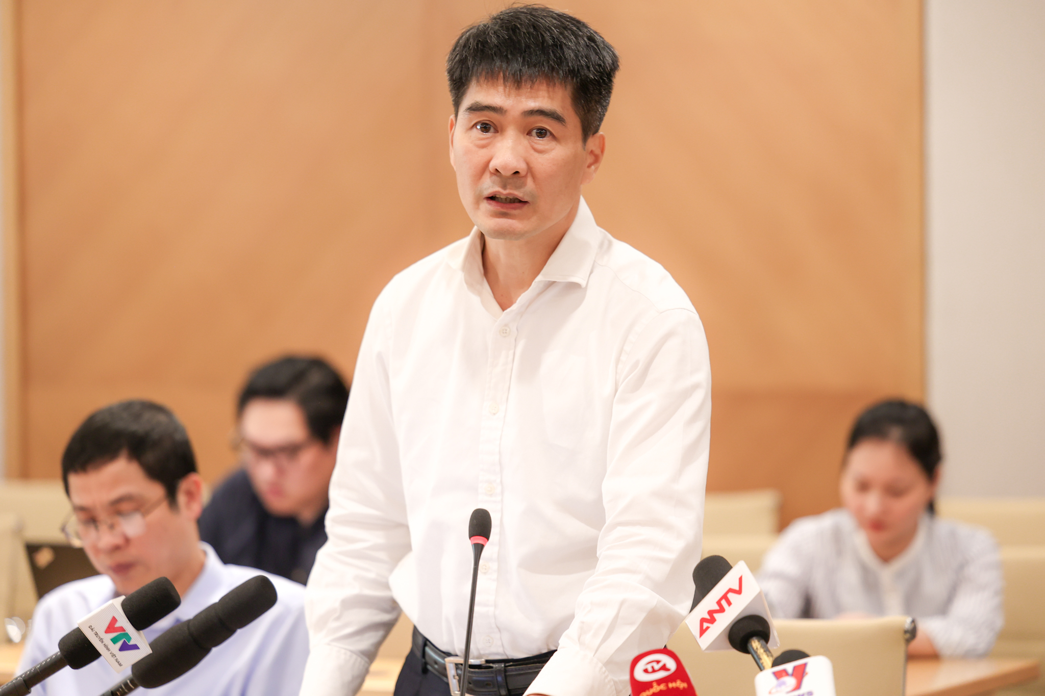 &Ocirc;ng Nguyễn Phong Nh&atilde;, Ph&oacute; Cục trưởng Cục Viễn th&ocirc;ng th&ocirc;ng tin tại buổi họp b&aacute;o.