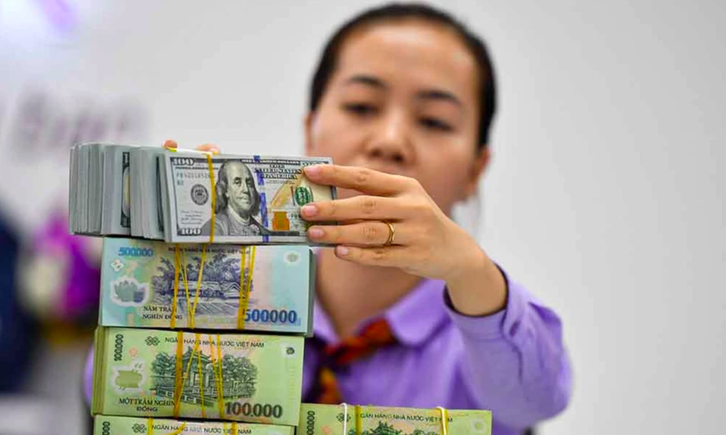 Ngày 16/4, tỷ giá trung tâm tăng mạnh 45 đồng so với 15/4, 1 USD =	24.141 VND.