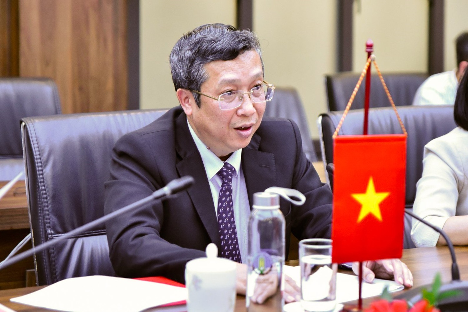 Thứ trưởng Hoàng Trung: 