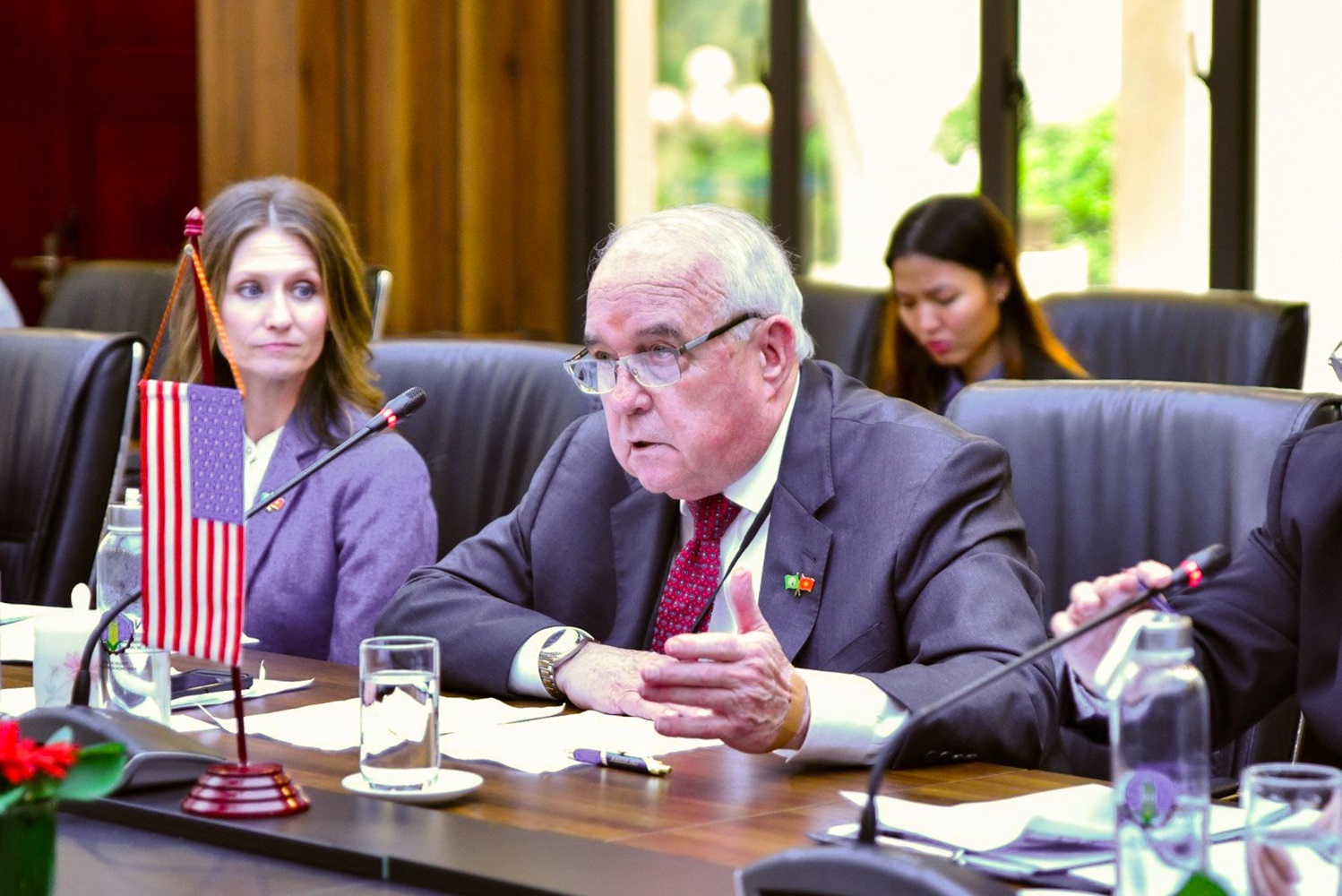 &Ocirc;ng Derek Sandison: 