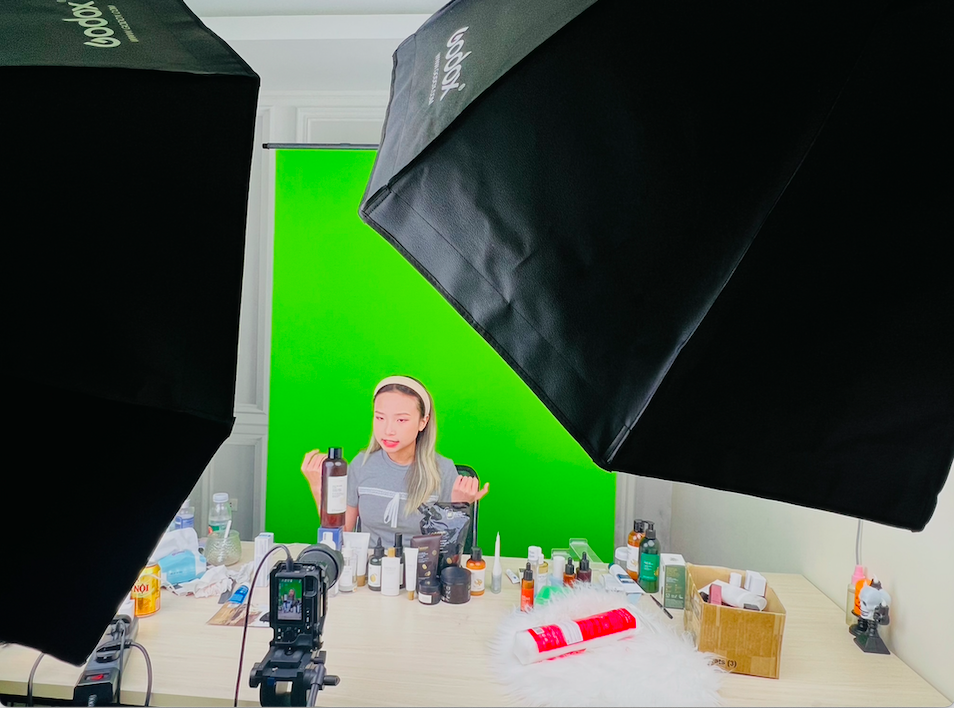 Đinh Thu Ng&acirc;n, sinh vi&ecirc;n năm 3 của Đại học Kinh tế Kỹ thuật - C&ocirc;ng nghiệp.