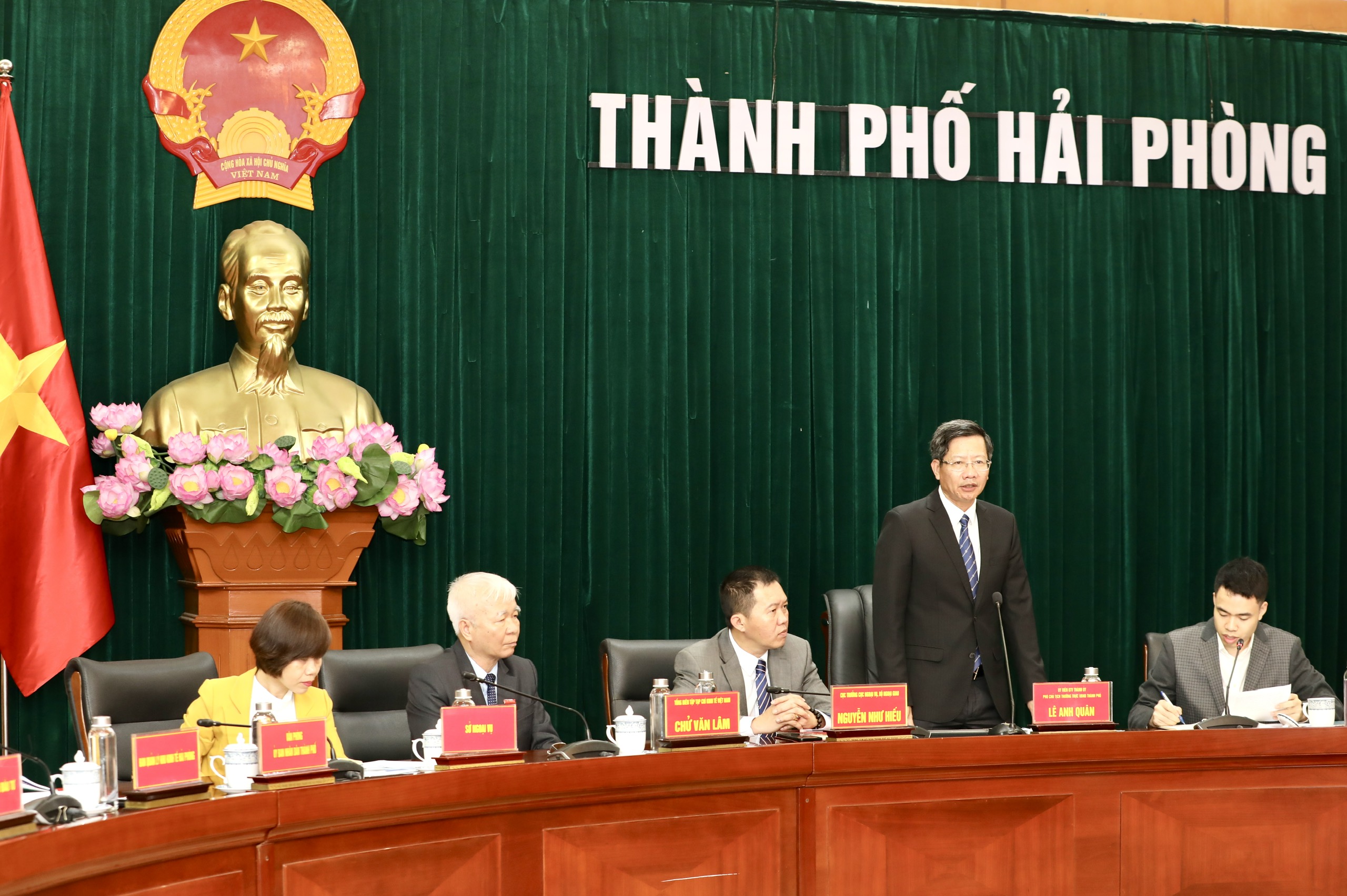 UBND Thành phố Hải Phòng đã có cuộc gặp gỡ với các Đại sứ quán, hiệp hội doanh nghiệp và nhà đầu tư nước ngoài (FDI) sáng 10/4 -Ảnh: Việt Dũng.