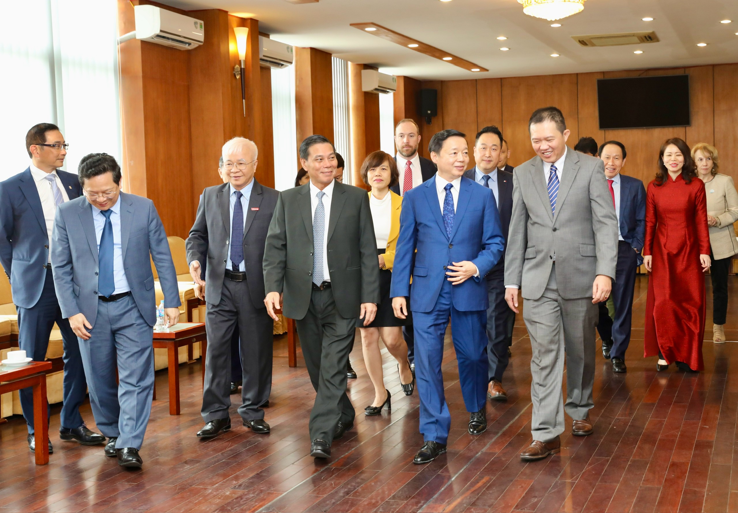 Diễn đàn Nhịp cầu Phát triển Việt Nam 2024 vinh dự được đón Phó Thủ tướng Trần Hồng Hà đến dự và phát biểu chỉ đạo tại Diễn đàn.