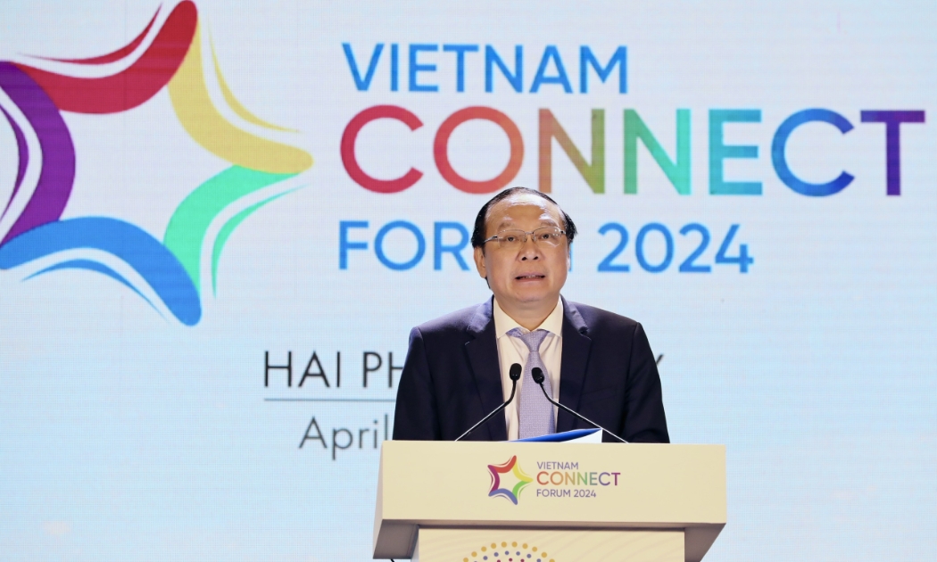 Thứ trưởng Bộ Tài nguyên và Môi trường Lê Công Thành phát biểu tại Diễn đàn Nhịp cầu Phát triển Việt Nam (Vietnam Connect Forum) năm 2024 lần thứ 4 chiều ngày 10/4 (Ảnh: Việt Dũng).