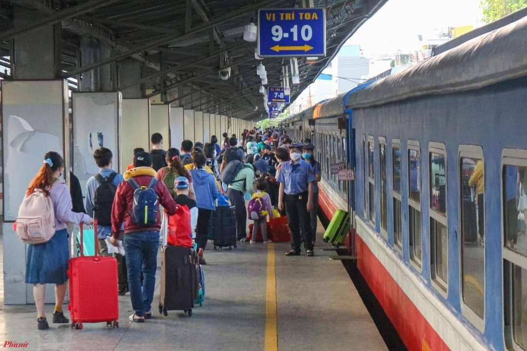 C&ocirc;ng ty cổ phần vận tải đường sắt H&agrave; Nội cho biết đ&atilde; mở b&aacute;n v&eacute; t&agrave;u 30/4 - 1/5 được gần 20 ng&agrave;y.