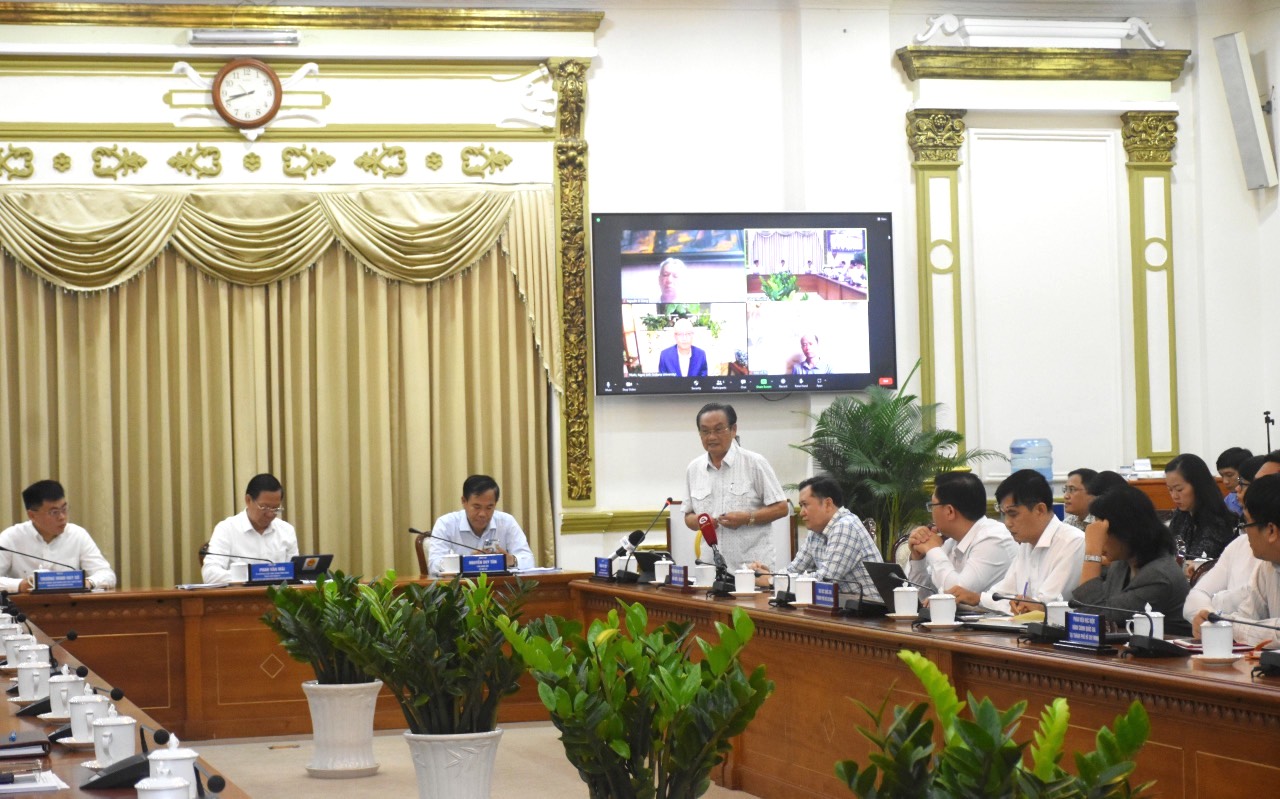 TS Trần Du Lịch: 