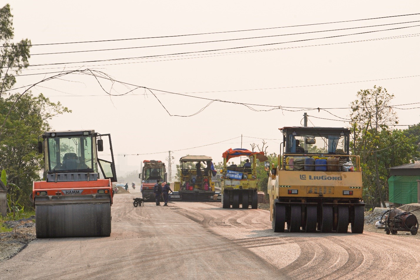 Đường Nguyễn Sỹ S&aacute;ch mở rộng về hai b&ecirc;n, đoạn đi qua dự &aacute;n Eco Central Park l&ecirc;n tới 70m.