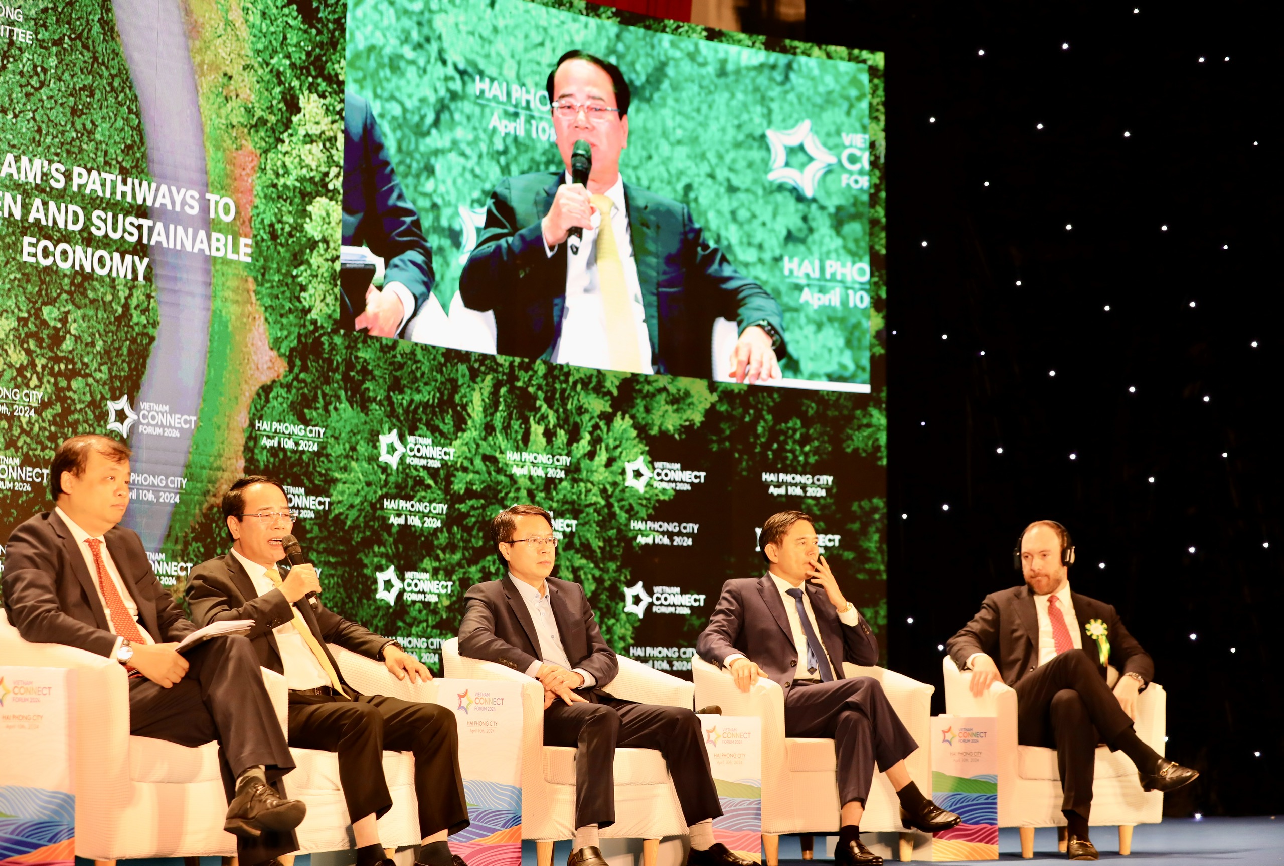 Ông Tăng Thế Cường phát biểu tại phiên thảo luận chiều 10/4. Ảnh: Việt Dũng.