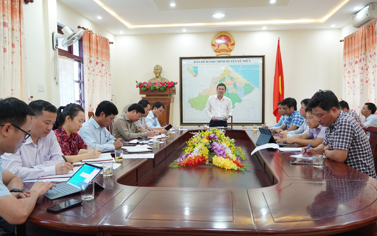 Buổi làm việc giữa Phó Chủ tịch UBND tỉnh Quảng Bình với UBND huyện Lệ Thủy.
