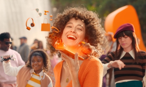 Cổ phiếu công ty mẹ của “ngôi sao” thương mại điện tử Trung Quốc tăng vọt 