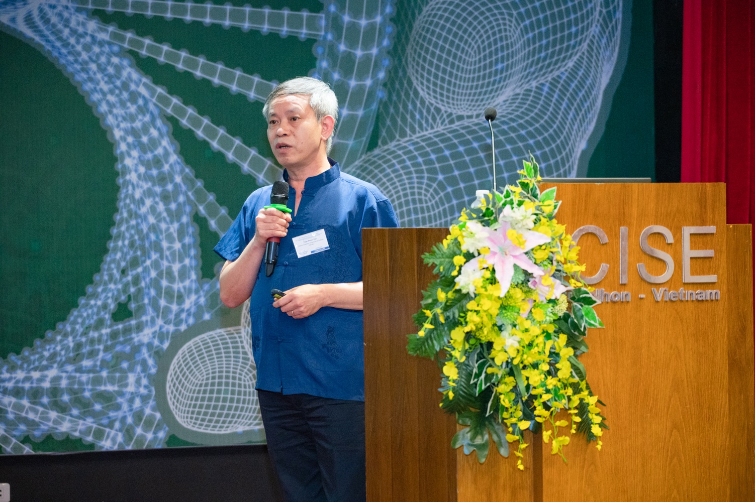 Giáo sư Phạm Văn Toản: 