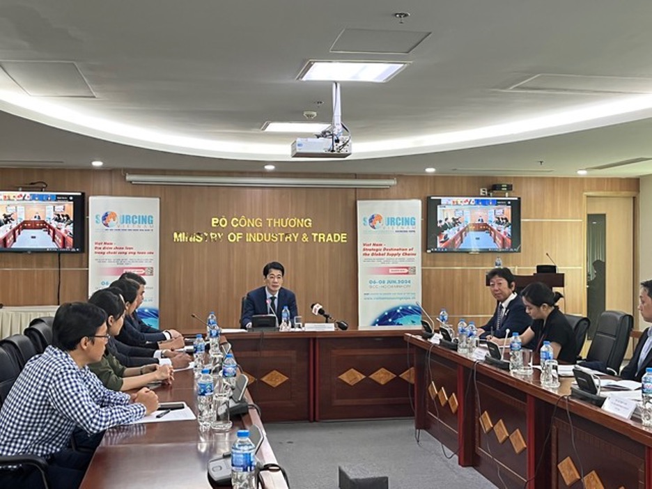 Buổi tọa đ&agrave;m &ldquo;Kết nối chuỗi cung ứng h&agrave;ng h&oacute;a quốc tế 2024&rdquo;.