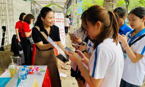 Tuyển dụng gần 4.000 việc làm cho lao động Hà Nội