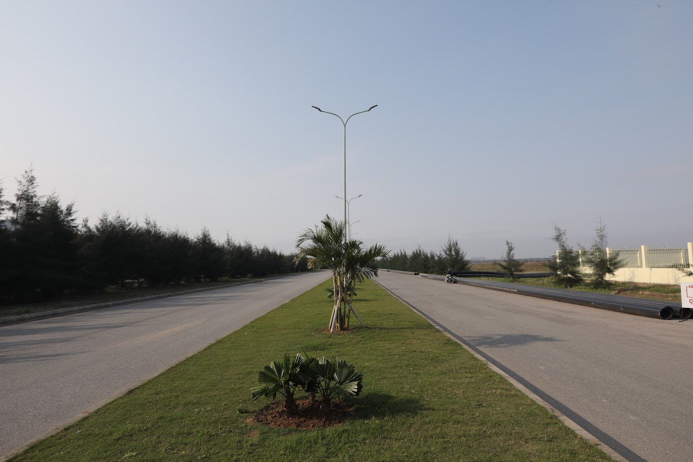 Màu xanh hiện diện ở nhiều nơi tại khu công nghiệp Nam Đình Vũ