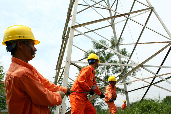 Despite concerted efforts by the government and relevant stakeholders to bolster the nation's electricity infrastructure, the specter of scarcity looms large. (Photo source: Vietnamnet)