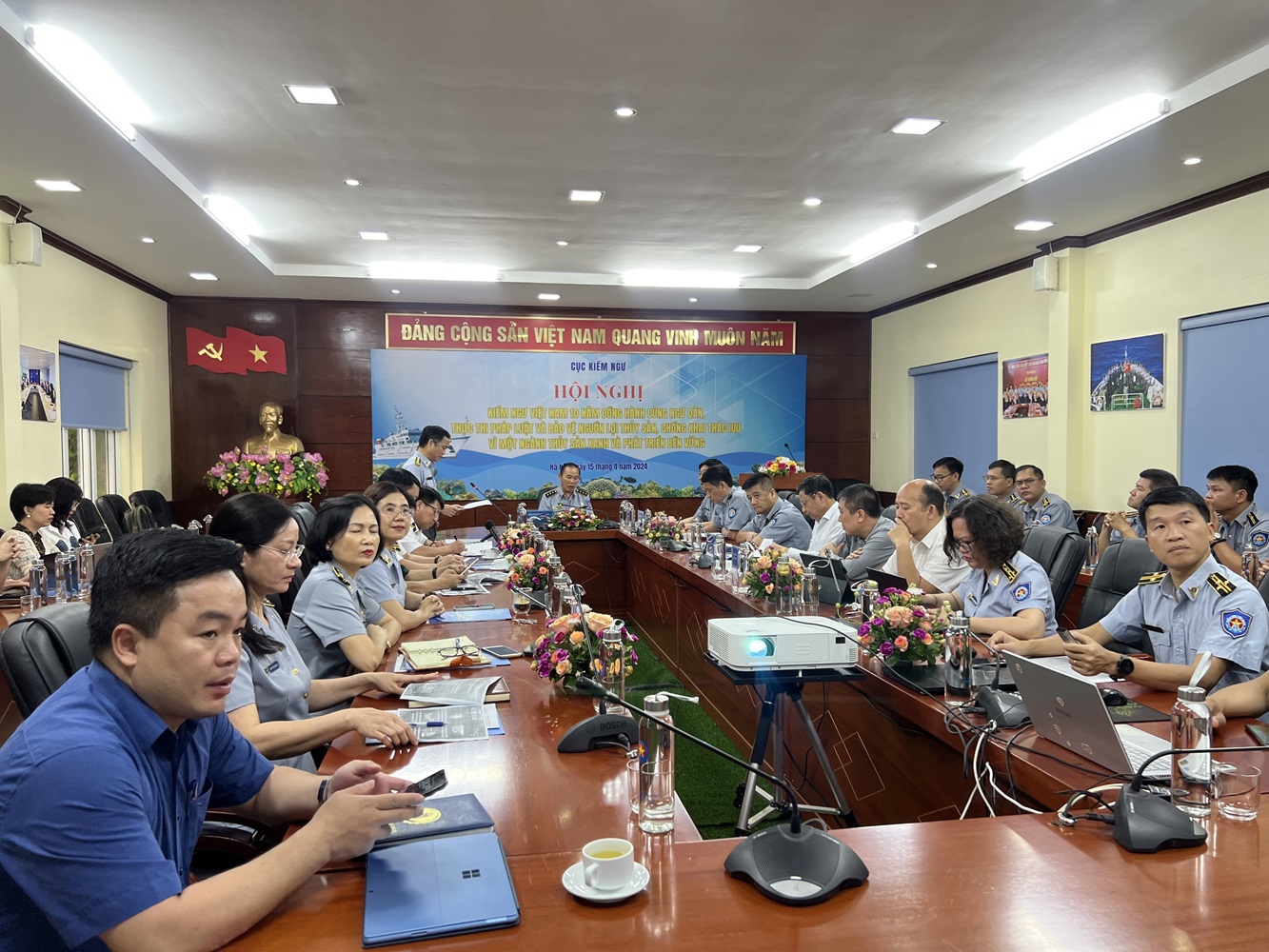 Thứ trưởng Ph&ugrave;ng Đức Tiến chủ tr&igrave; hội nghị tại điểm cầu H&agrave; Nội.