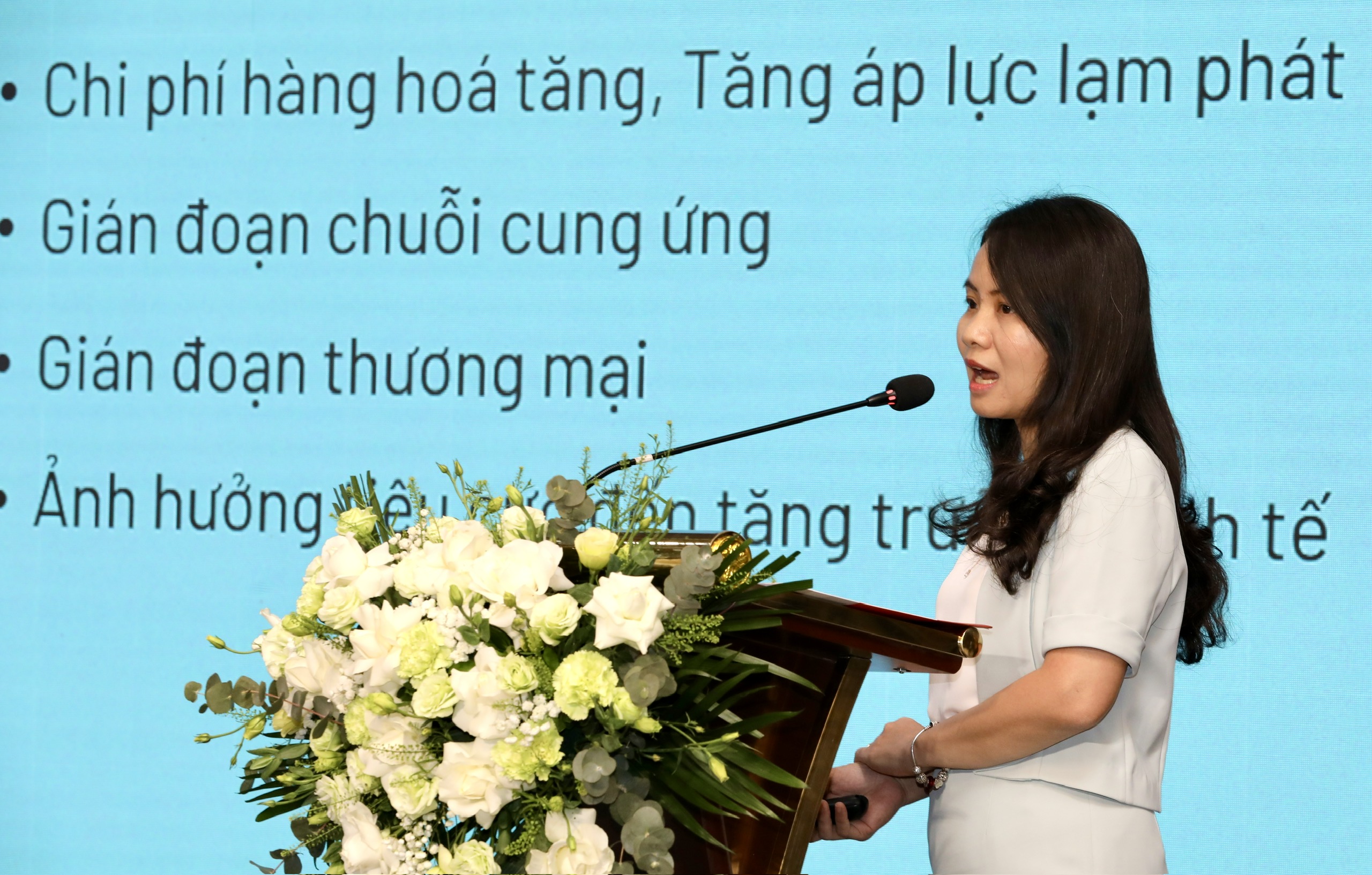 PGS.TS. Vũ Thanh Hương, Phó trưởng khoa Kinh tế và Kinh doanh Quốc tế, Trường Đại học Kinh tế (UEB) thuộc Đại học Quốc gia Hà Nội - Ảnh: Việt Dũng.