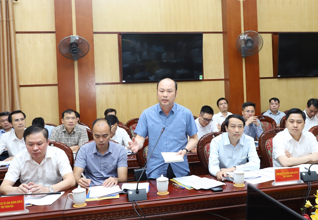 Giám đốc Sở Nông nghiệp và Phát triển nông thôn Cao Văn Cường phát biểu tại buổi làm việc