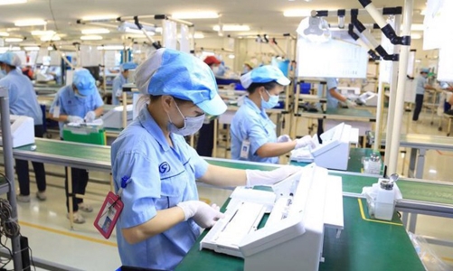 Tiền lương, tiền thưởng trong trường hợp vẫn đi làm trong dịp nghỉ lễ được tính thế nào?