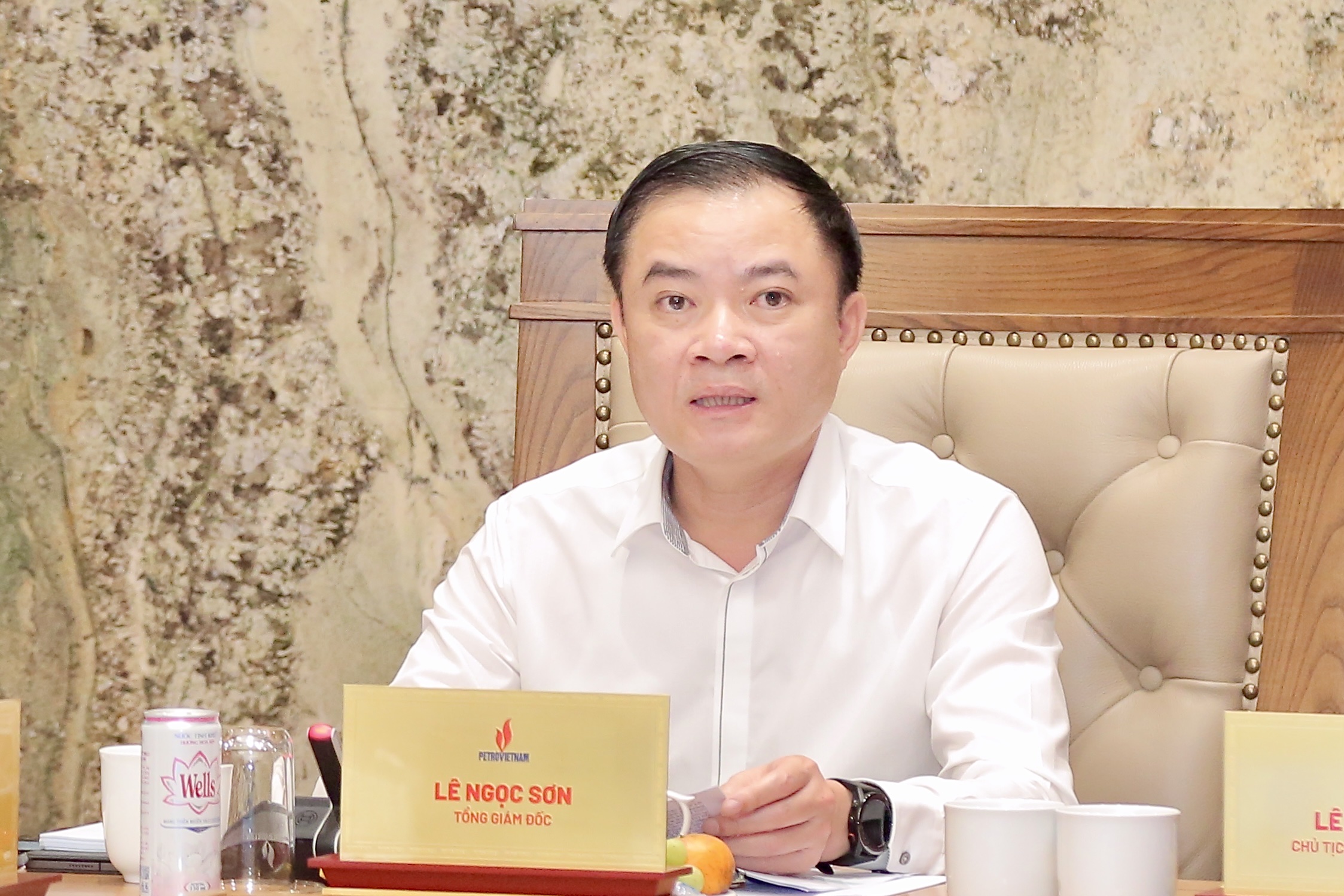Tổng gi&aacute;m đốc Petrovietnam L&ecirc; Ngọc Sơn điều h&agrave;nh giao ban.