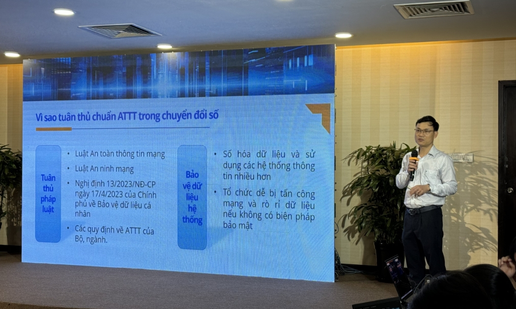 Ông Nguyễn Đức Chung, Phó giám đốc Trung tâm Chuyển đổi số TP.HCM chia sẻ tại Hội thảo, sáng 16/4.