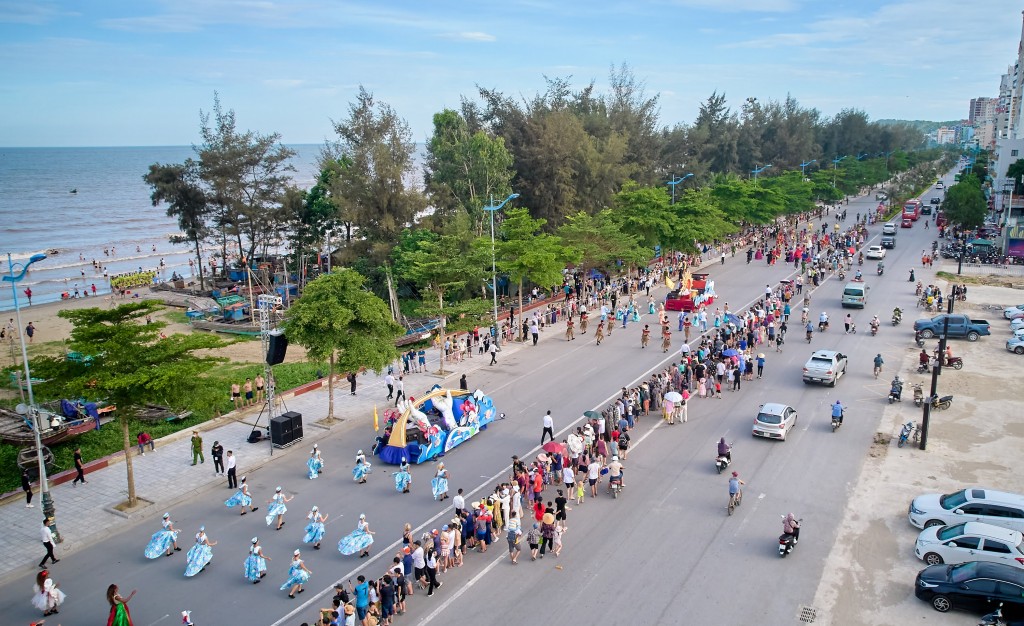 Với những thay đổi trong cách làm du lịch, những năm qua, thành phố Sầm Sơn trở thành điểm đến hấp dẫn của khách du lịch