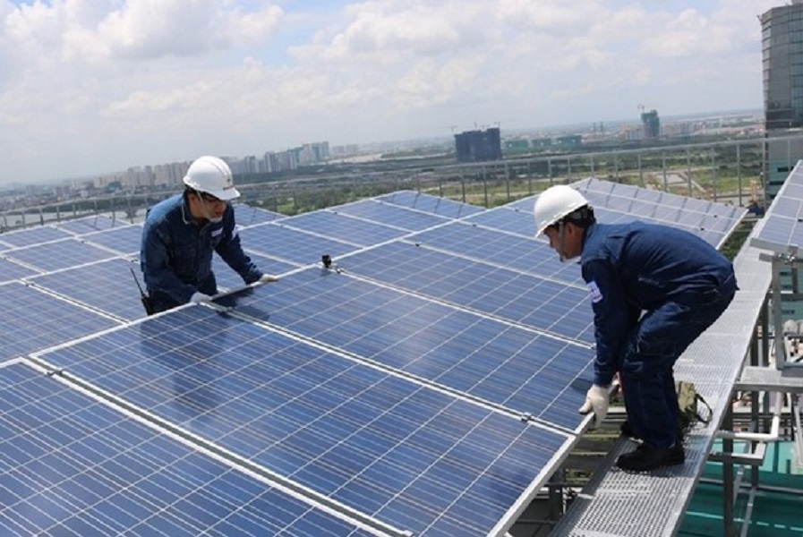 Các cơ quan, tổ chức, cá nhân khi thực hiện phát triển điện mặt trời mái nhà tự sản, tự tiêu có đấu nối với hệ thống điện quốc gia phải đăng ký theo quy định.