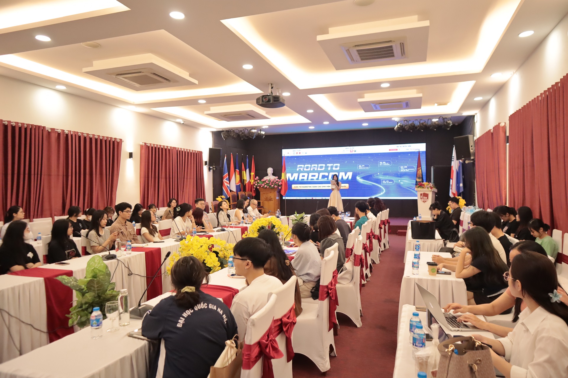 Các bạn sinh viên đã được gặp gỡ và trao đổi với các chuyên gia marketing thông qua Talkshow “Hành trình Marketer chuyên nghiệp”
