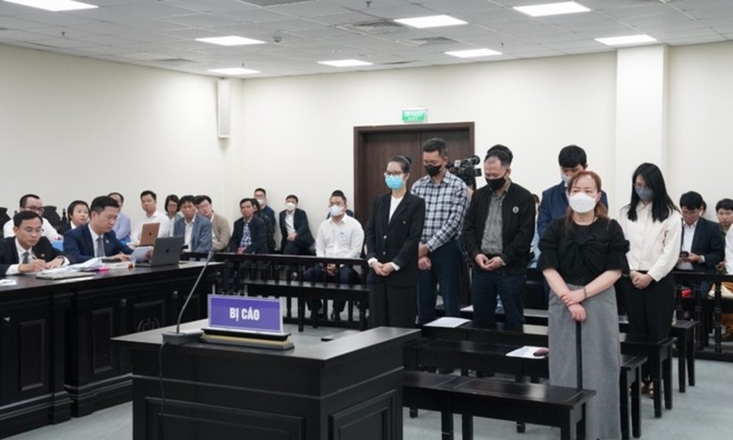 Các bị cáo tại phiên tòa ngày 9/4.