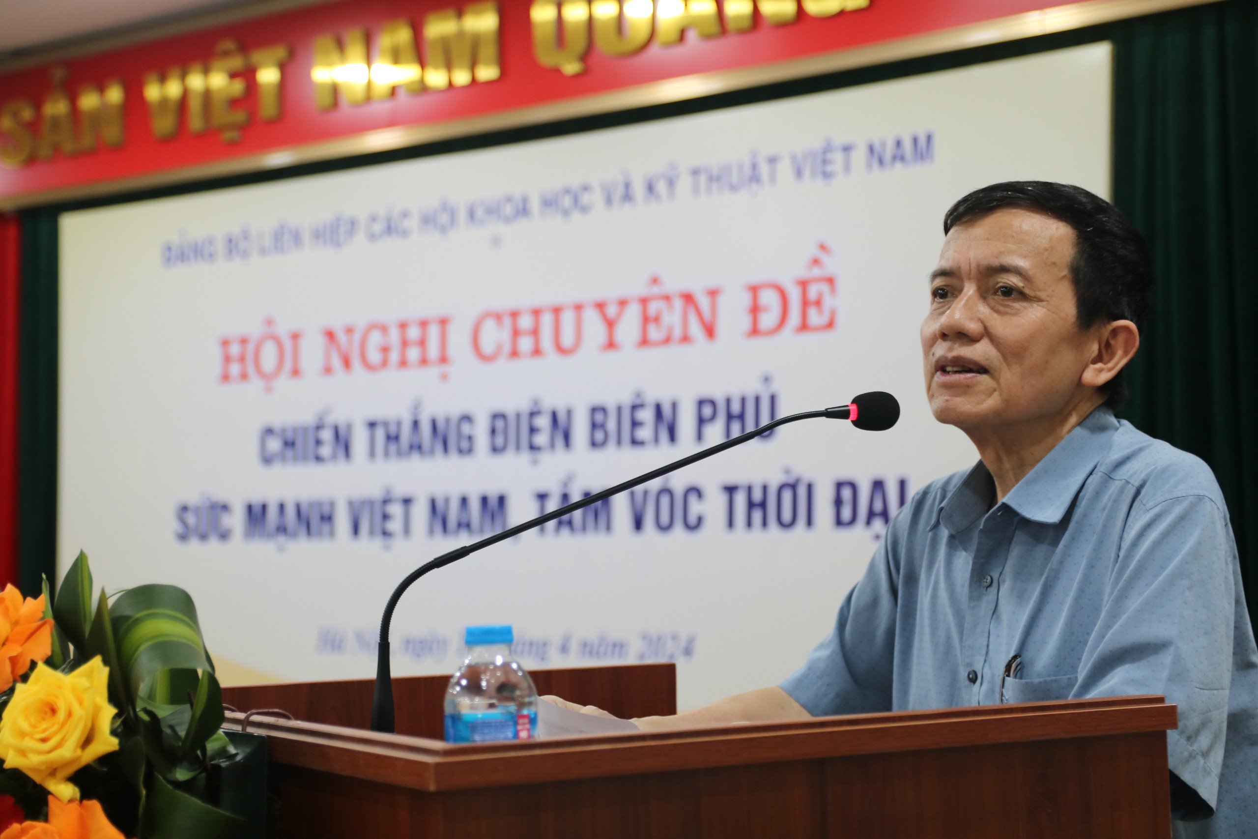 Đại tá, PGS.TS Nguyễn Mạnh Hà, nguyên Phó Viện trưởng Viện lịch sử quân sự Việt Nam, nguyên Viện trưởng Viện Lịch sử Đảng, Học viện Chính trị Quốc gia Hồ Chí Minh, đã nêu bật 5 chủ đề quan trọng về chiến thắng Điện Biên Phủ chia sẻ tại Hôi nghị chuyên đề ngày 16/4.  