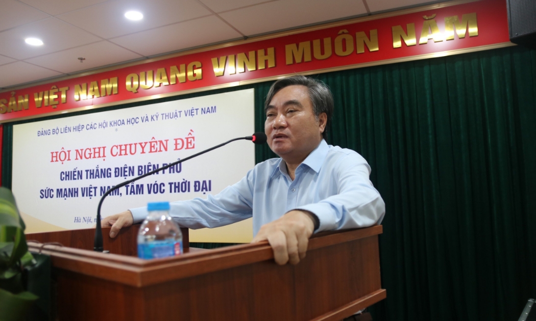 Bí thư Đảng úy, Phó Chủ tịch Liên hiệp các Hội Khoa học Kỹ thuật Việt Nam Phạm Quang Thao phát biểu tại hội nghị.