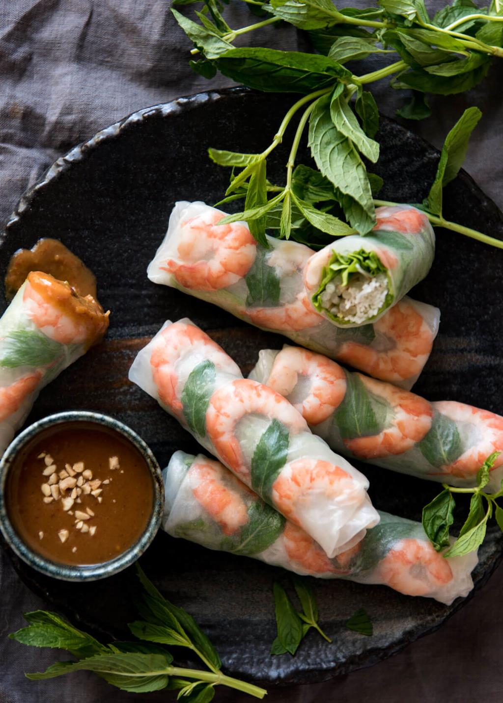 Ngoài thức uống, các món ăn giúp giải nhiệt cũng rất hút hàng.