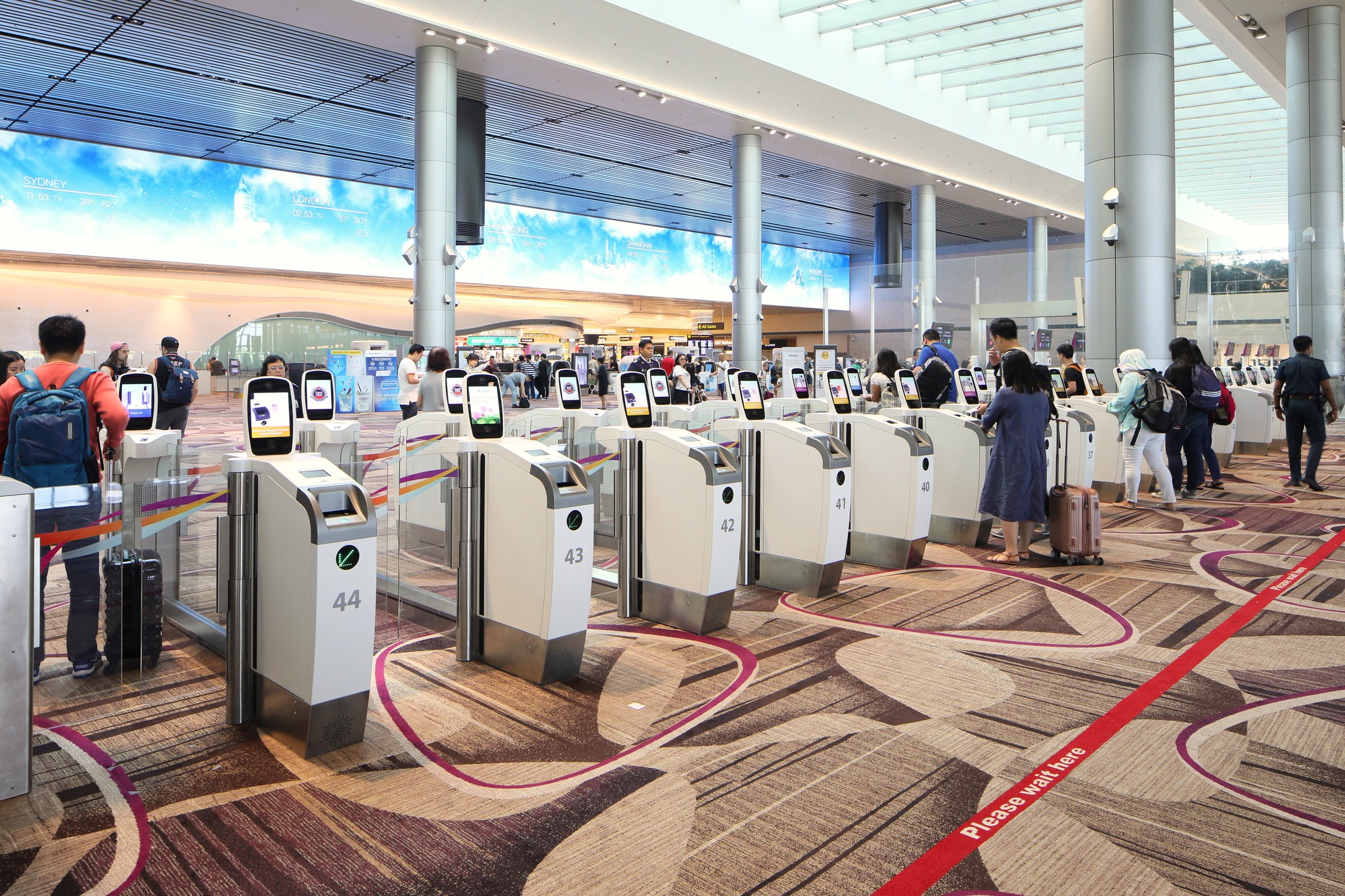 Cơ quan Xuất Nhập cảnh Singapore (ICA) chuẩn bị vận h&agrave;nh c&aacute;c cửa nhập cảnh tự động cho tất cả h&agrave;nh kh&aacute;ch.