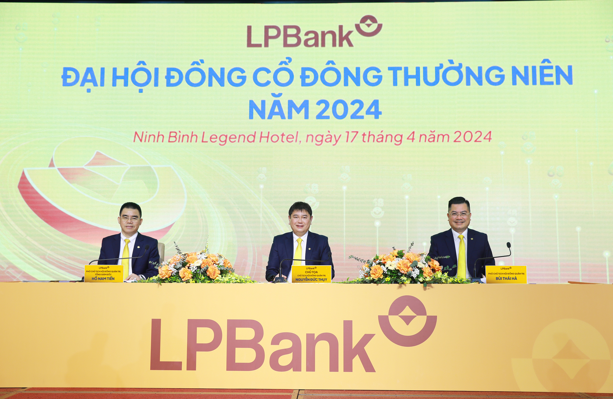 Đại hội đồng cổ đông thường niên 2024 LPBank thông qua việc đổi tên thành Ngân hàng TMCP Lộc Phát Việt Nam. 